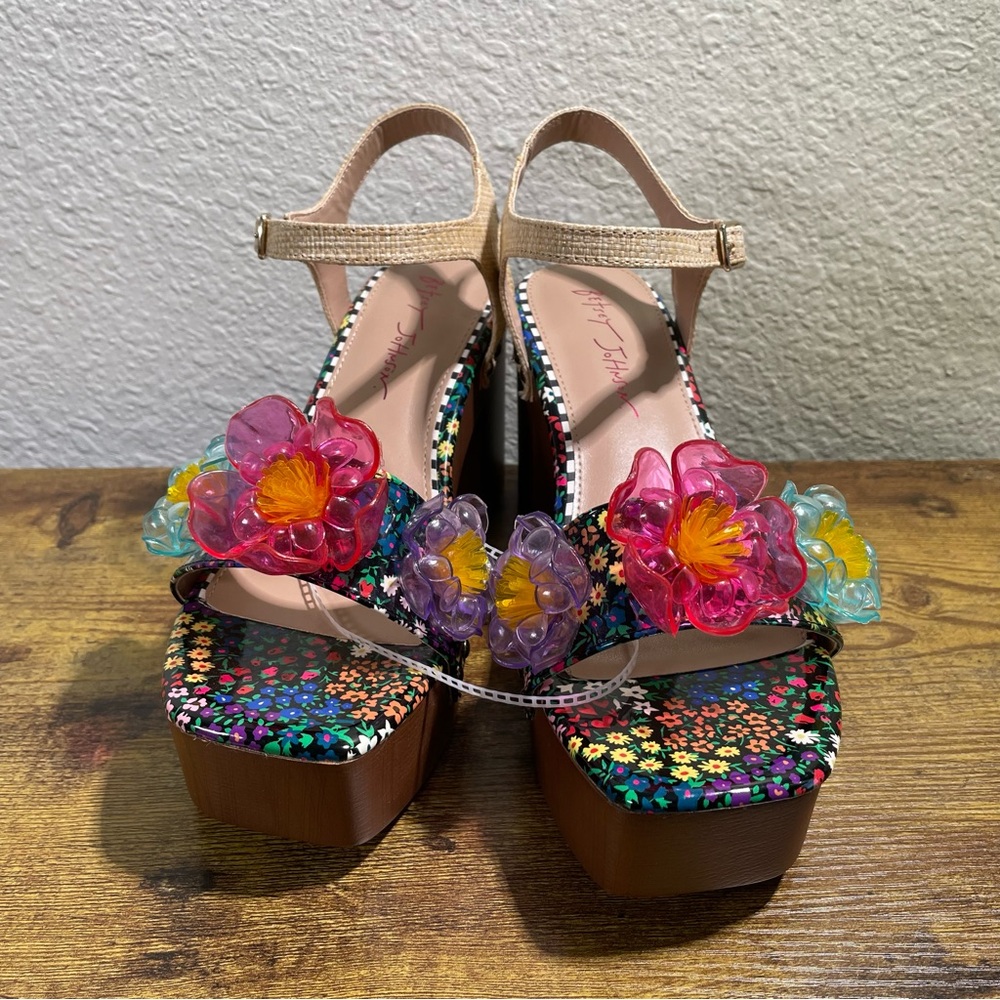 Betsey Johnson ELAYNE Floral Platform Sandals